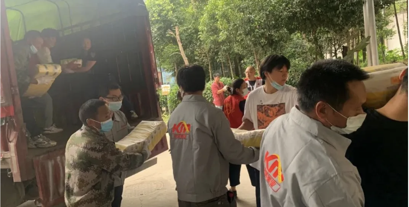 風雨兼程，陳克明愛心物資順利抵達瀘定、雅安